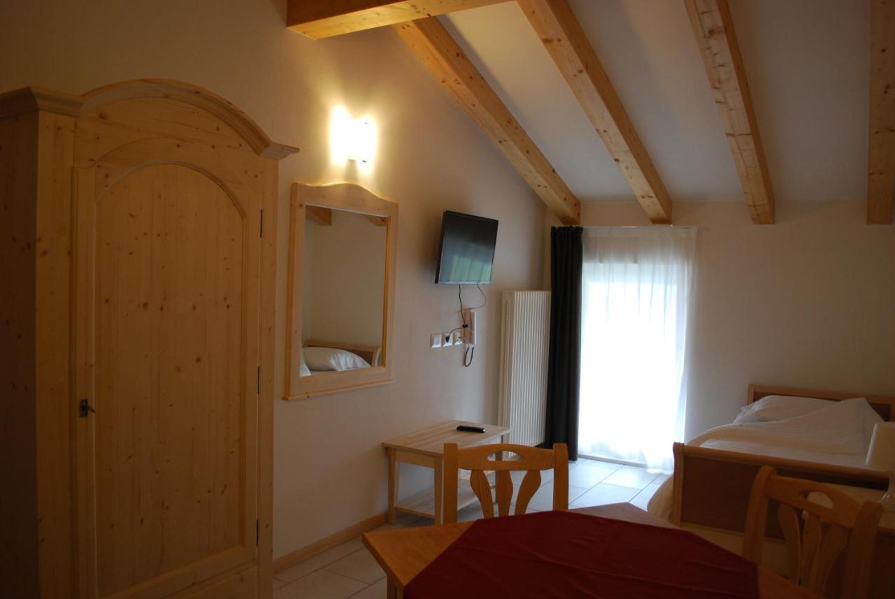 Hotel Elbele Garni Folgaria Værelse billede